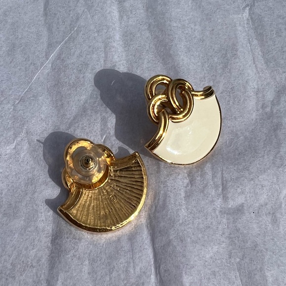 Vintage Cream Enamel and Gold Pierced Earrings - Picture 8 of 12